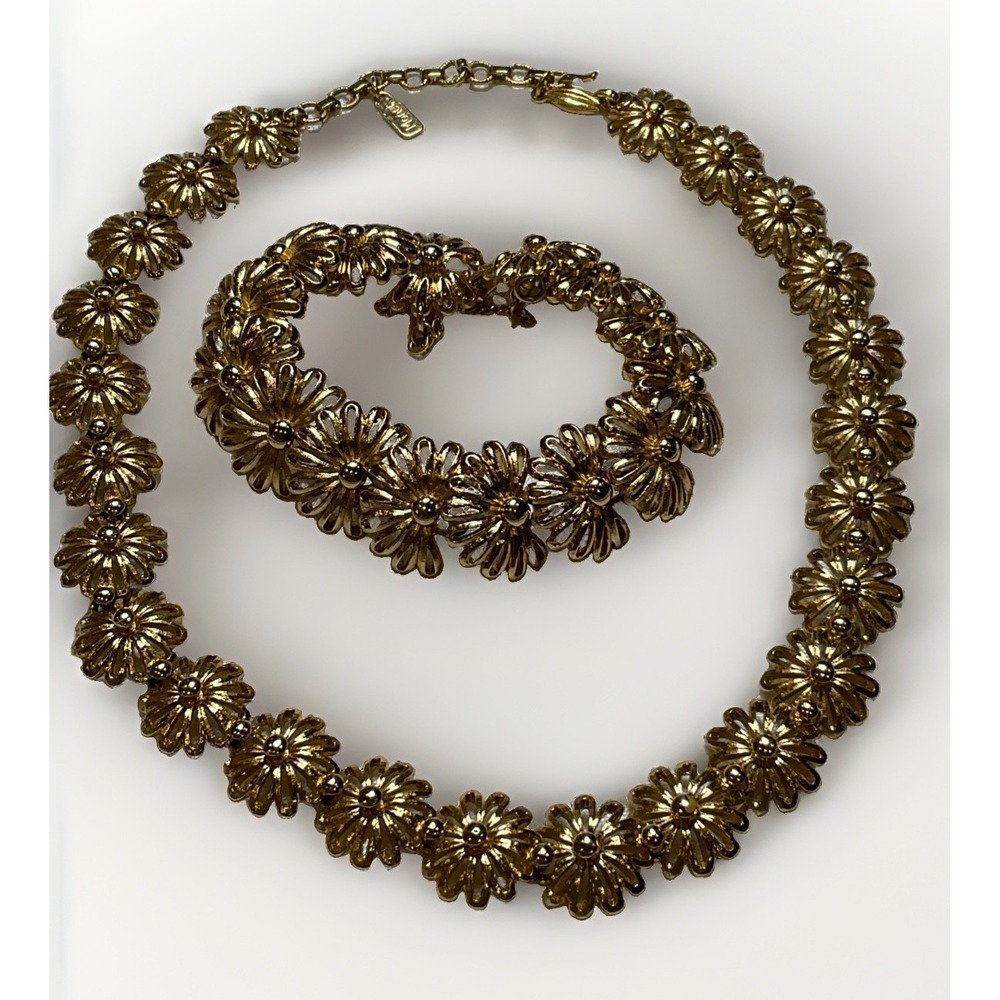 Vintage Monet Necklace And Bracelet Set Gold Tone Daisies Adjustable Choker